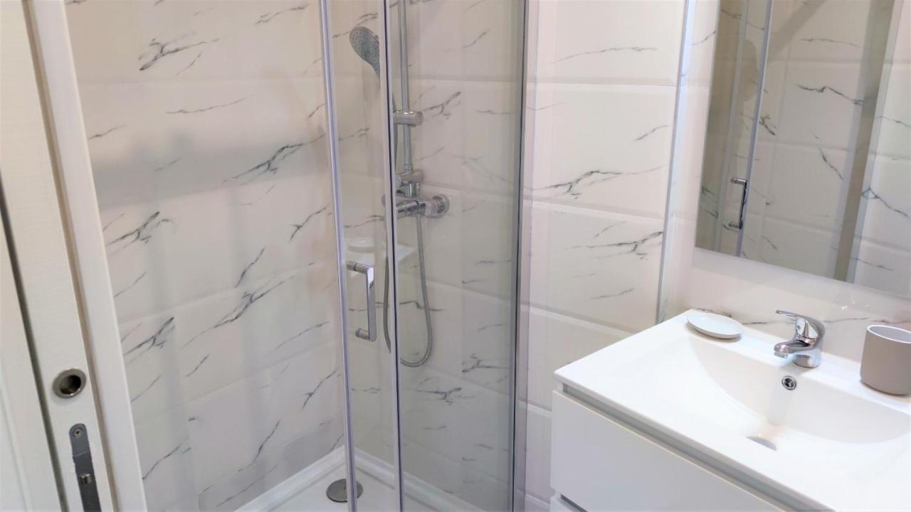 Apartment Delille Centre 01 *